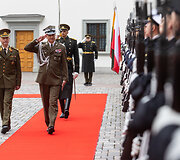 Oficiali Lenkijos kariuomenės Generalinio &scaron;tabo vir&scaron;ininko generolo Rajmund T. Andrzejczak pasitikimo ceremonija