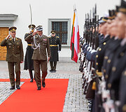 Oficiali Lenkijos kariuomenės Generalinio &scaron;tabo vir&scaron;ininko generolo Rajmund T. Andrzejczak pasitikimo ceremonija