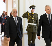 Vaagnas Chačaturianas, Gitanas Nausėda