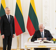 Gitanas Nausėda, Vaagnas Chačaturianas