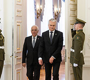 Vaagnas Chačaturianas, Gitanas Nausėda