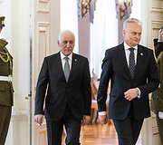Vaagnas Chačaturianas, Gitanas Nausėda