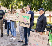 Protestas prie&scaron; naktinio matymo taikiklių pataisų įteisinimą medžioklėje