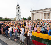 &bdquo;Tauti&scaron;kos giesmės&ldquo; giedojimas Katedros aik&scaron;tėje