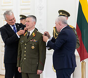 Prezidentas Gitanas Nausėda suteikė generolo laipsnį Kariuomenės vadui Valdemarui Rup&scaron;iui