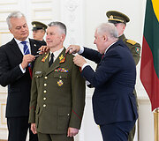 Prezidentas Gitanas Nausėda suteikė generolo laipsnį Kariuomenės vadui Valdemarui Rup&scaron;iui