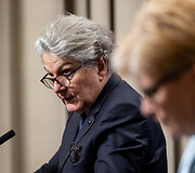 Ingridos &Scaron;imonytės ir Europos Komisijos nario Thierry Bretono spaudos konferencija
