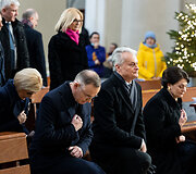 Gitanas Nausėda su Lenkijos Prezidentu Andrzejumi Duda dalyvauja &scaron;ventose mi&scaron;iose Katedroje