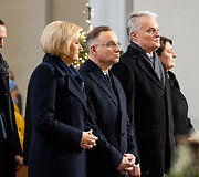 Gitanas Nausėda su Lenkijos Prezidentu Andrzejumi Duda dalyvauja &scaron;ventose mi&scaron;iose Katedroje
