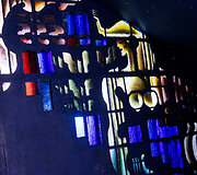 Striptizo klube rastas Kazio Morkūno luitinis vitražas &bdquo;Trys mūzos&ldquo;