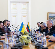 Volodymyras Zelenskis, Gitanas Nausėda