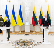 Volodymyras Zelenskis, Gitanas Nausėda