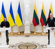 Volodymyras Zelenskis, Gitanas Nausėda