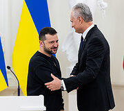 Volodymyras Zelenskis, Gitanas Nausėda