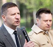 Simonas Kairys, Valdas Benkunskas