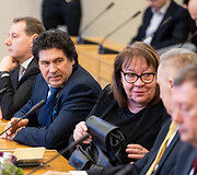 Premjerė susitiko su partijų ir verslo atstovais dėl gynybos mokesčio