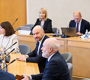 Premjerė susitiko su partijų ir verslo atstovais dėl gynybos mokesčio