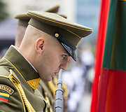 Valstybės vėliavos pakėlimo ceremonija Gedulo ir vilties bei Okupacijos ir genocido dienos proga