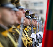 Valstybės vėliavos pakėlimo ceremonija Gedulo ir vilties bei Okupacijos ir genocido dienos proga
