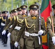 Valstybės vėliavos pakėlimo ceremonija Gedulo ir vilties bei Okupacijos ir genocido dienos proga