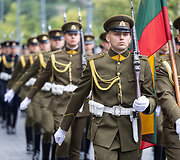 Valstybės vėliavos pakėlimo ceremonija Gedulo ir vilties bei Okupacijos ir genocido dienos proga