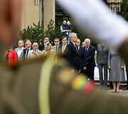 Valstybės vėliavos pakėlimo ceremonija Gedulo ir vilties bei Okupacijos ir genocido dienos proga
