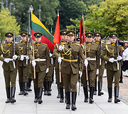 Valstybės vėliavos pakėlimo ceremonija Gedulo ir vilties bei Okupacijos ir genocido dienos proga