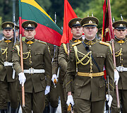 Valstybės vėliavos pakėlimo ceremonija Gedulo ir vilties bei Okupacijos ir genocido dienos proga