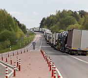 Sunkvežimių eilė link Medininkų