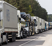 Sunkvežimių eilė link Medininkų