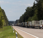 Sunkvežimių eilė link Medininkų