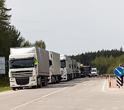 Sunkvežimių eilė link Medininkų