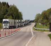 Sunkvežimių eilė link Medininkų