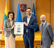 Iniciatyvos &bdquo;4 procentai&ldquo; atstovai susitiko su Seimo Pirmininke