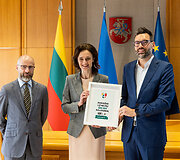 Iniciatyvos &bdquo;4 procentai&ldquo; atstovai susitiko su Seimo Pirmininke
