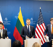 Keiichi Ono, Gabrielius Landsbergis, Jose W. Fernandez