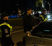 Per komendanto valandos pratybas Vilniuje, policijos patikros metu įkliuvo vyras su galimai narkotinėmis medžiagomis