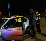Per komendanto valandos pratybas Vilniuje, policijos patikros metu įkliuvo vyras su galimai narkotinėmis medžiagomis