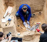 Verkių dvarvietėje pristatomas archeologinis atradimas &ndash; aptikti XIII&ndash;XIV amžių kapai