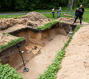 Verkių dvarvietėje pristatomas archeologinis atradimas &ndash; aptikti XIII&ndash;XIV amžių kapai
