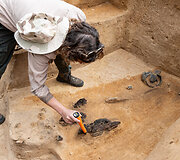 Verkių dvarvietėje pristatomas archeologinis atradimas &ndash; aptikti XIII&ndash;XIV amžių kapai