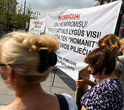 Piketas dėl &bdquo;Homanit Lietuva&ldquo; prie Ekonomikos ir inovacijų ministerijos