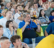 Ukrainiečiai Kyjive stebi futbolo rungtynes Ukraina &ndash; Belgija