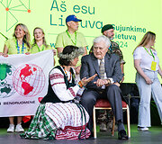 Valdas Adamkus 