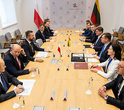 Oficiali Lenkijos gynybos ministro ir delegacijos pasitikimo ceremonija