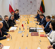 Oficiali Lenkijos gynybos ministro ir delegacijos pasitikimo ceremonija