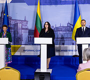 Marija Pejčinovič Burič, Ewelina Dobrowolska, Petro Be&scaron;ta
