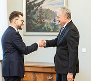 Lukas Savickas, Gitanas Nausėda
