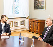 Lukas Savickas, Gitanas Nausėda