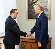 Vladislav Kondratovič, Gitanas Nausėda